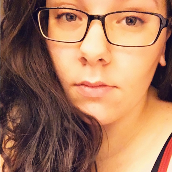 Meet your Posher, Ashley - Picture 2 of 2